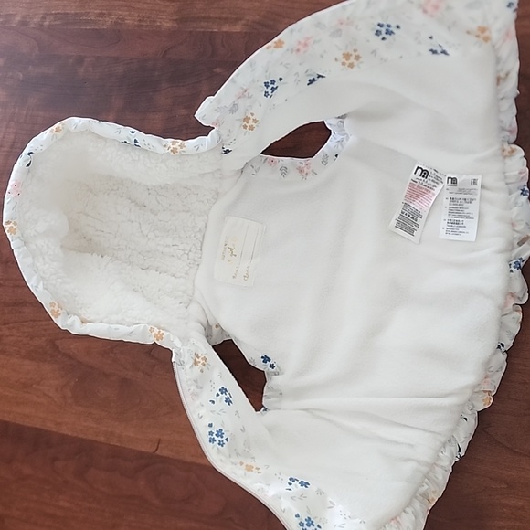 Mothercare Hooded Floral Puffer Baby Vest 1-3 Months - Picture 5 of 7